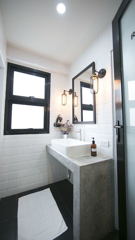 Hostal Lamurr Sukhumvit 41