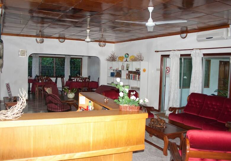 Hotel Villa De Roses