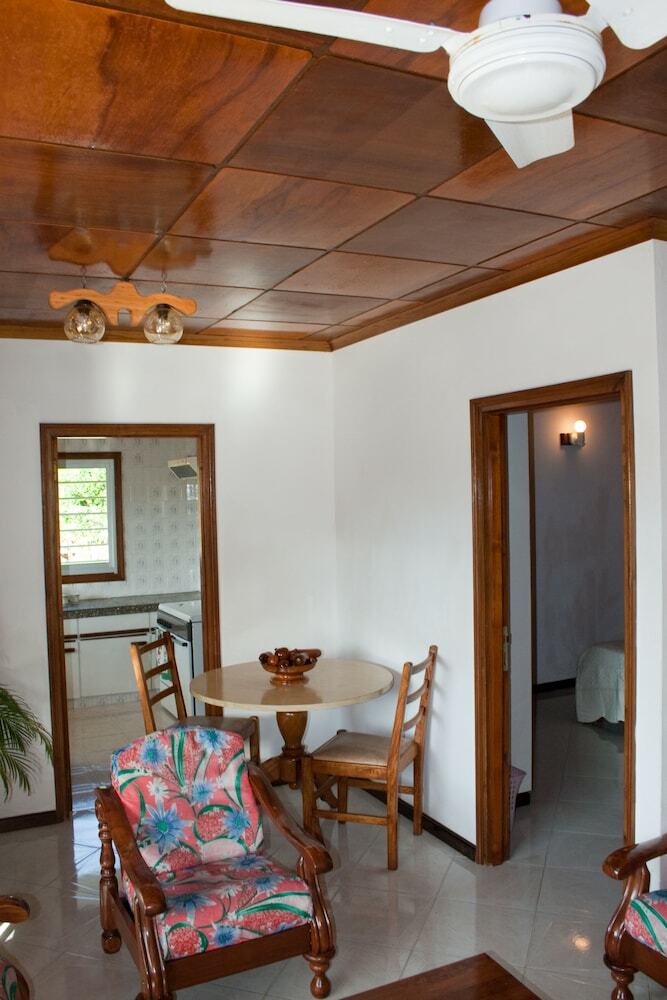 Hotel Villa De Roses