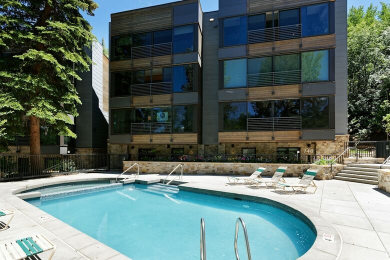 Durant Condominiums By Frias