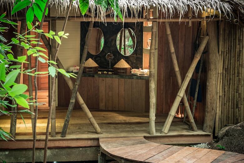 Hotel Somewhere Only We Know Resort