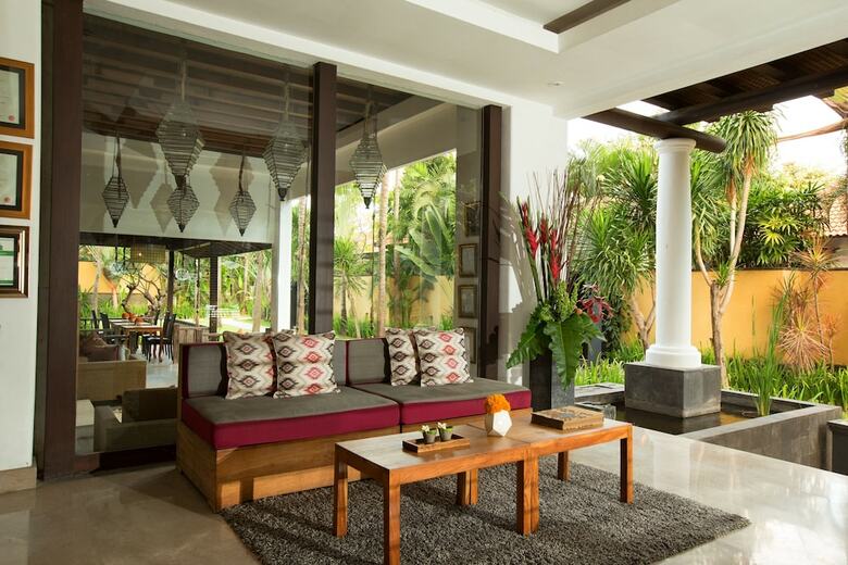 Villa Alaya Dedaun Kuta