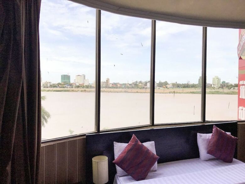 River Star Hotel