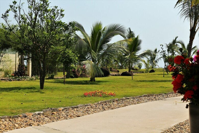 Hotel Bao Ninh Beach Resort