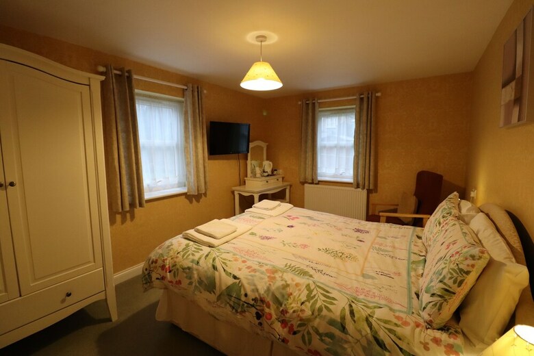 Raincliffe Hotel