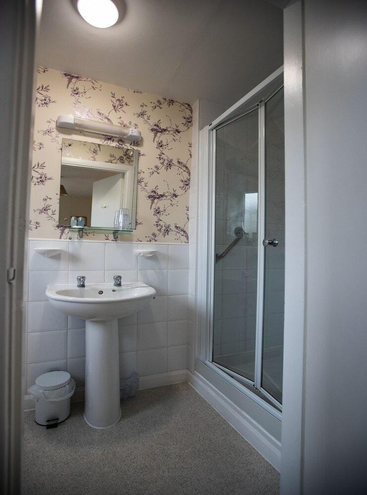 Raincliffe Hotel