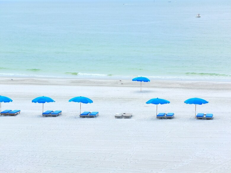 Hotel Barefoot Beach Club