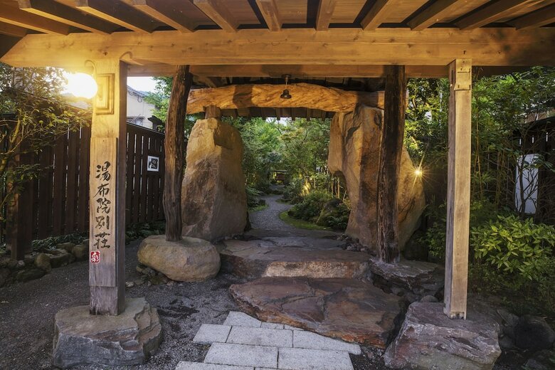 Yufuin Besso Shikisai Hotel