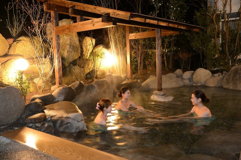 Yufuin Besso Shikisai Hotel
