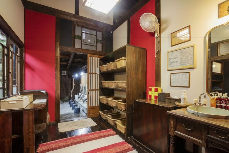 Yufuin Besso Shikisai Hotel