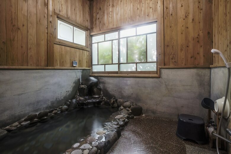 Yufuin Besso Shikisai Hotel