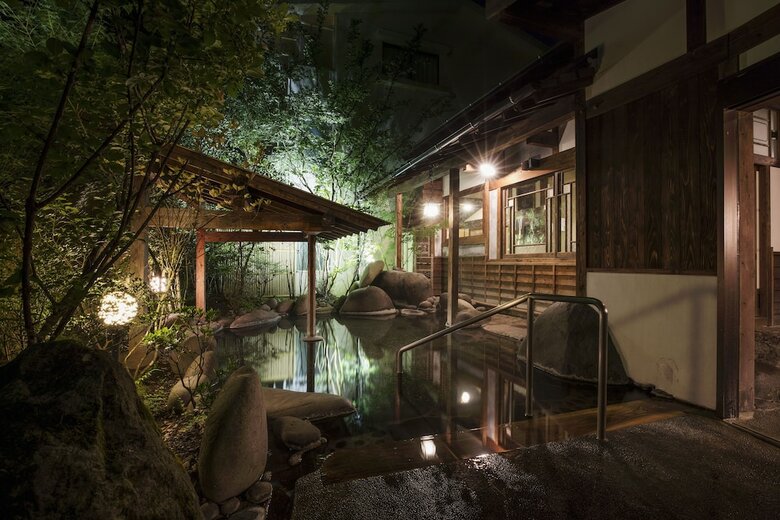 Yufuin Besso Shikisai Hotel