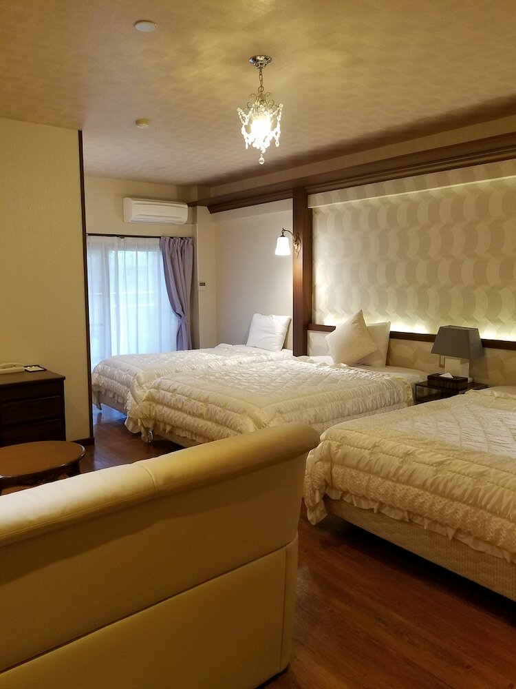 Yufuin Besso Shikisai Hotel