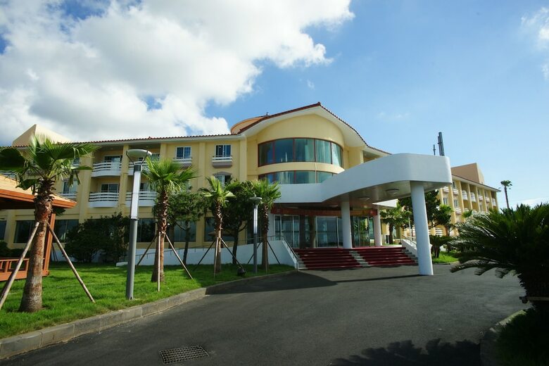 Mega Resort