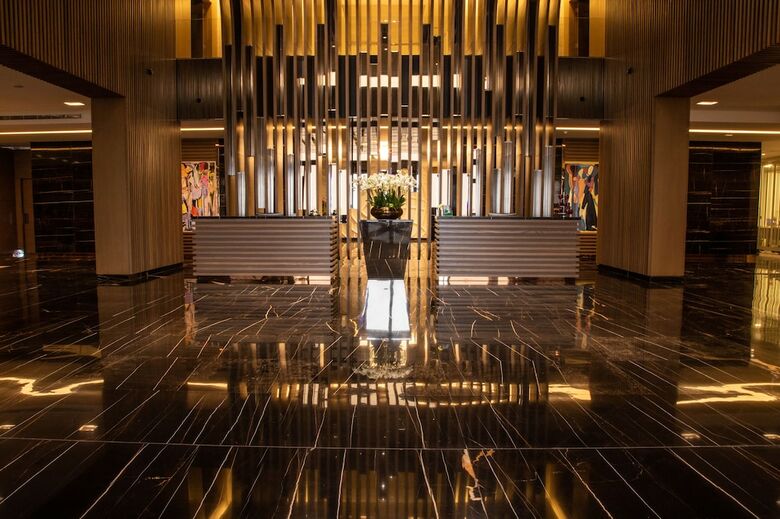 Mist Hotel And Spa By Warwick