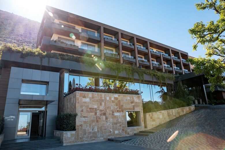 Mist Hotel And Spa By Warwick