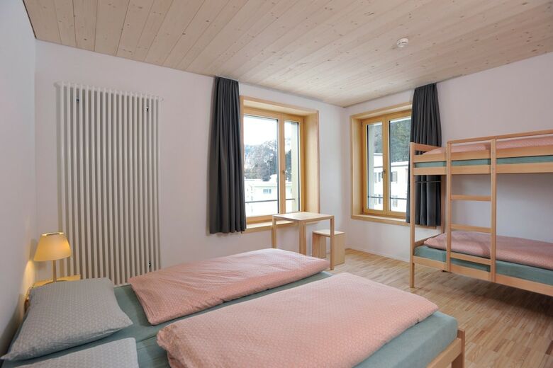 Hostal Youth Hostel St. Moritz