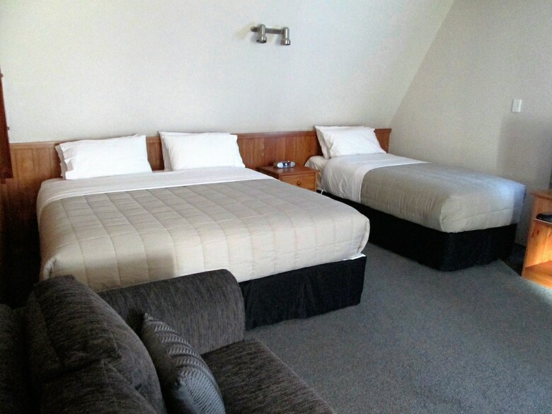 Colonial Motel