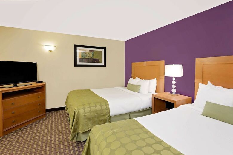 Hotel Ramada By Wyndham Marquette