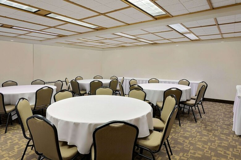 Hotel Ramada By Wyndham Marquette