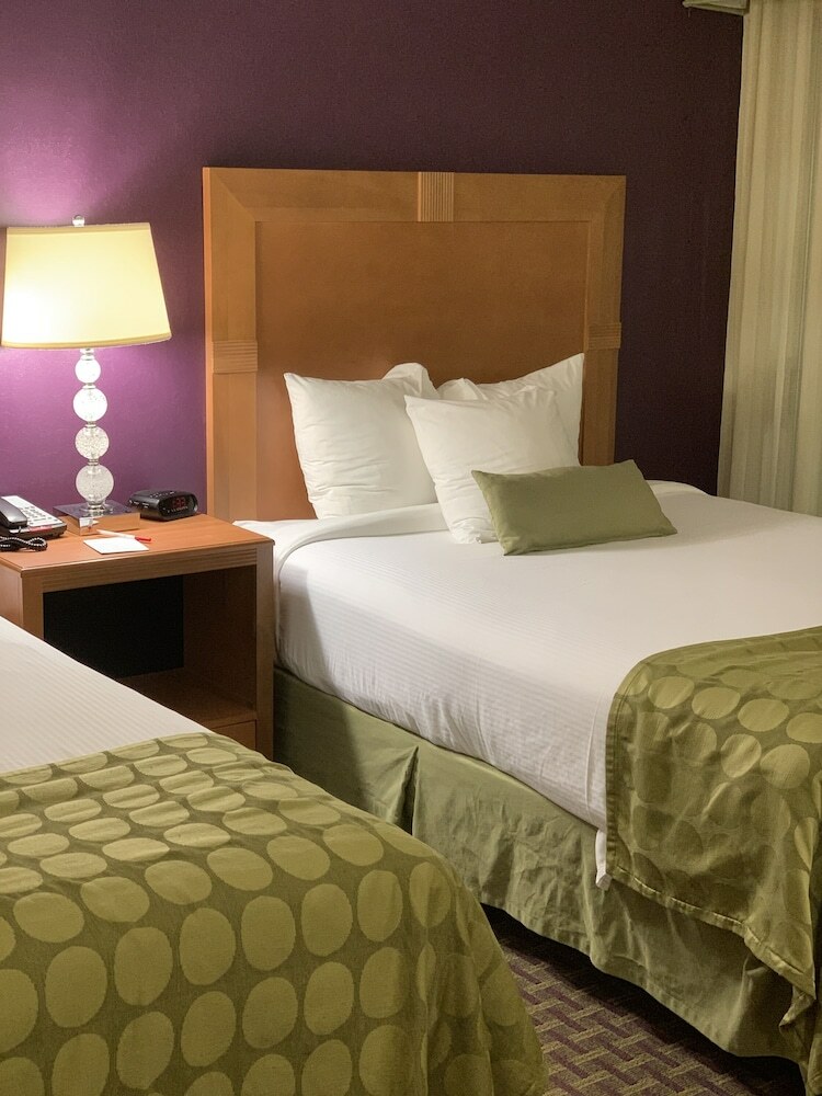 Hotel Ramada By Wyndham Marquette