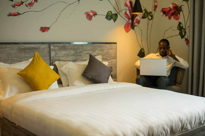 Urbano Hotel By Roots