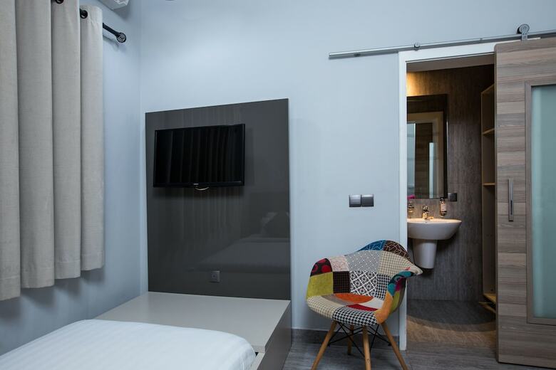 Urbano Hotel By Roots