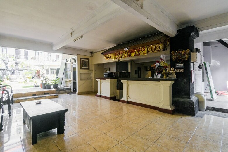 Hotel Reddoorz @ Poppies Lane 1