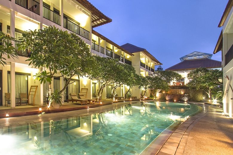 Hotel Away Bali Legian Camakila Resort