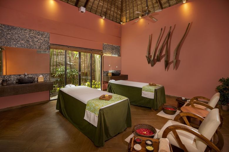 Hotel Away Bali Legian Camakila Resort