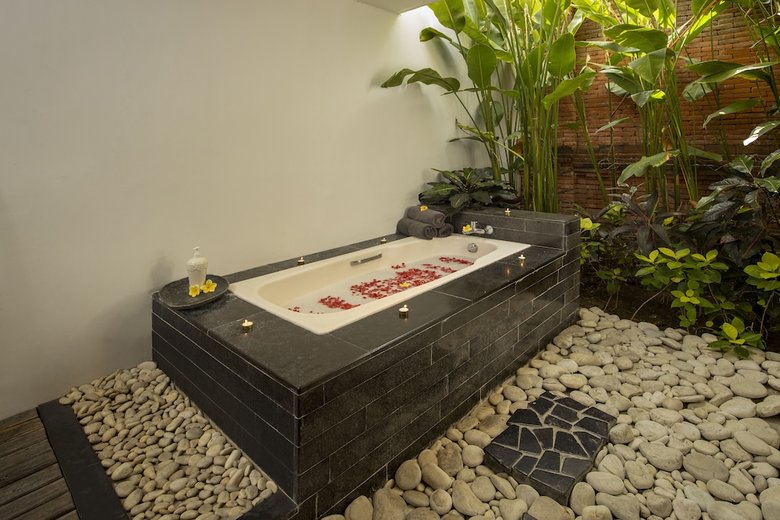 Hotel Away Bali Legian Camakila Resort
