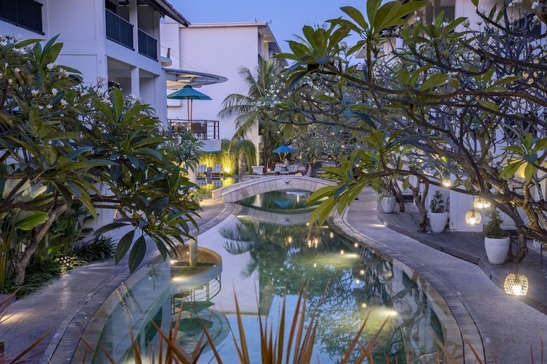 Hotel Away Bali Legian Camakila Resort