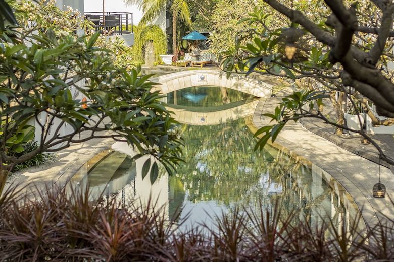 Hotel Away Bali Legian Camakila Resort