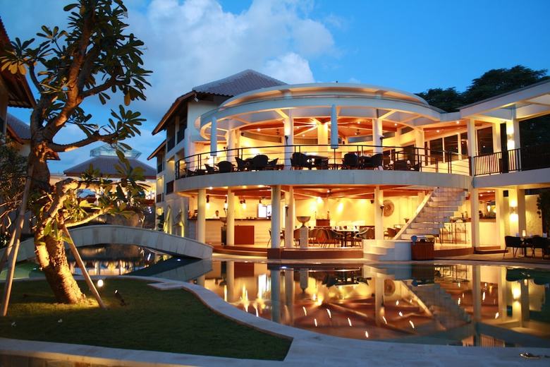 Hotel Away Bali Legian Camakila Resort