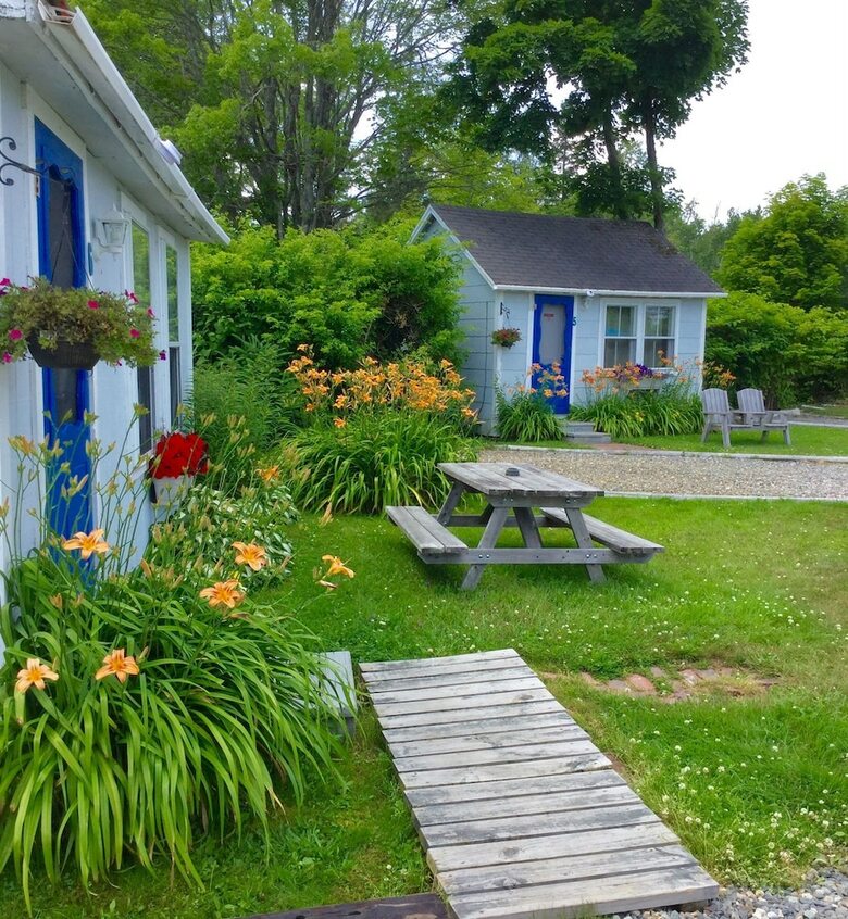Isleview Motel And Cottages