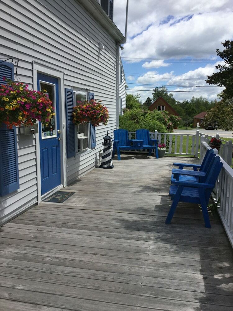 Isleview Motel And Cottages