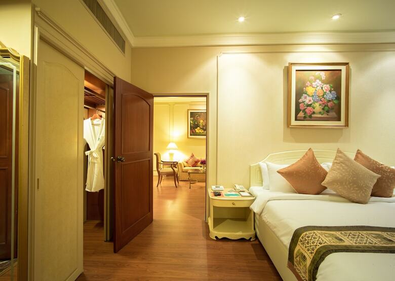 The Emerald Hotel