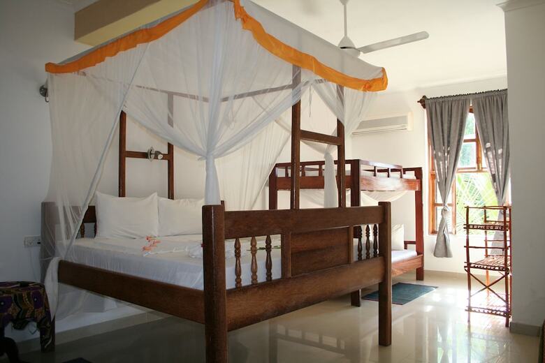 Moonshine Uroa Boutique Hotel