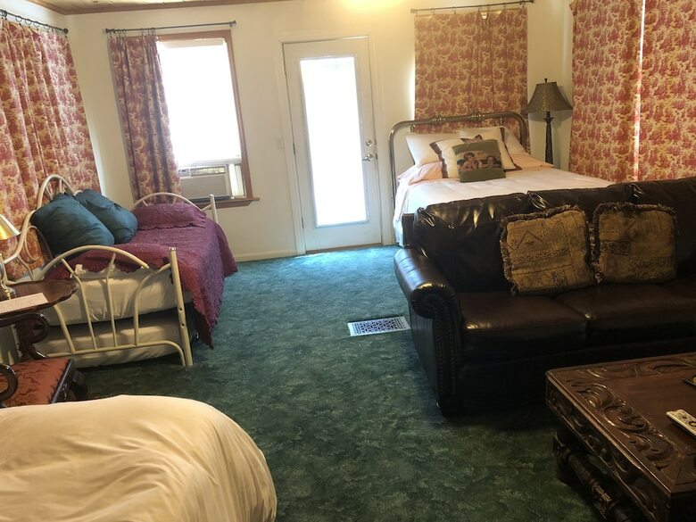 Bed & Breakfast Echo Canyon Spa Resort