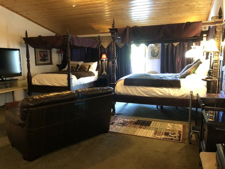 Bed & Breakfast Echo Canyon Spa Resort