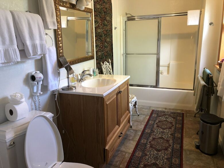 Bed & Breakfast Echo Canyon Spa Resort