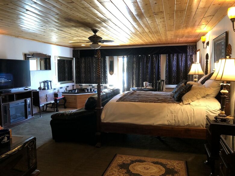 Bed & Breakfast Echo Canyon Spa Resort