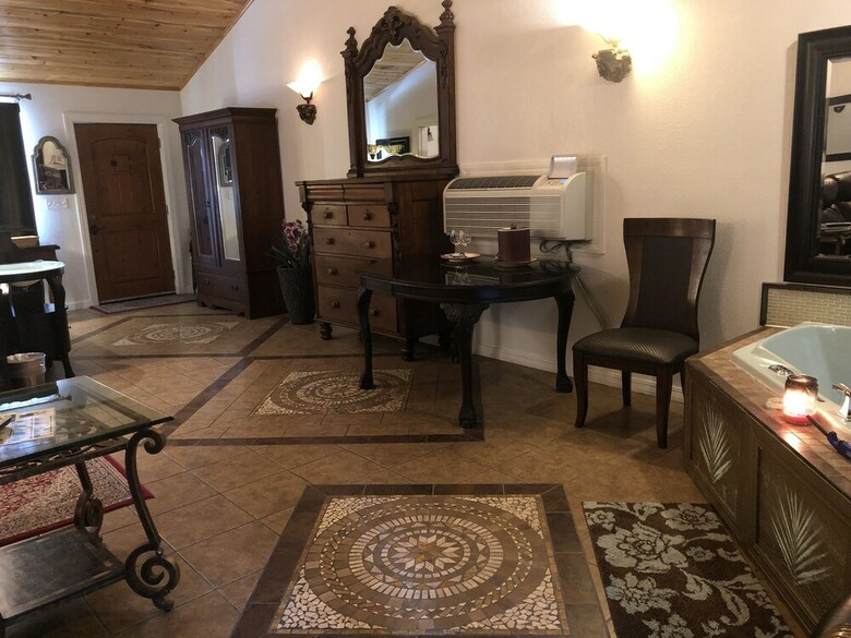 Bed & Breakfast Echo Canyon Spa Resort