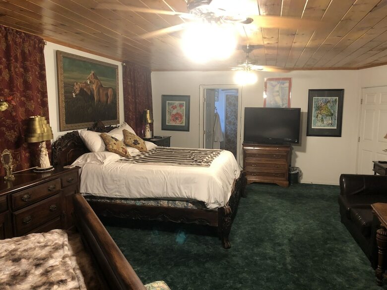 Bed & Breakfast Echo Canyon Spa Resort