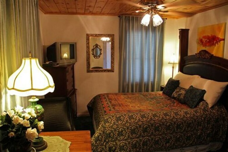 Bed & Breakfast Echo Canyon Spa Resort