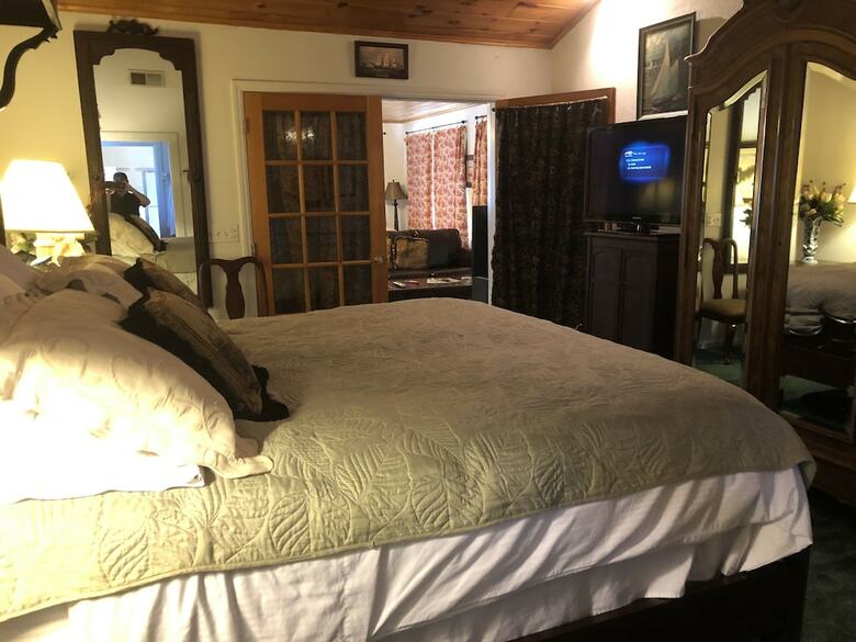Bed & Breakfast Echo Canyon Spa Resort