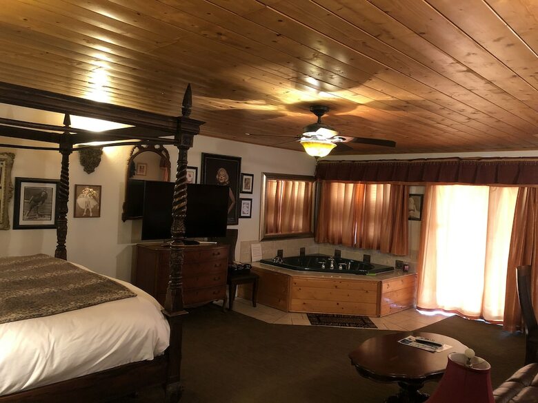Bed & Breakfast Echo Canyon Spa Resort