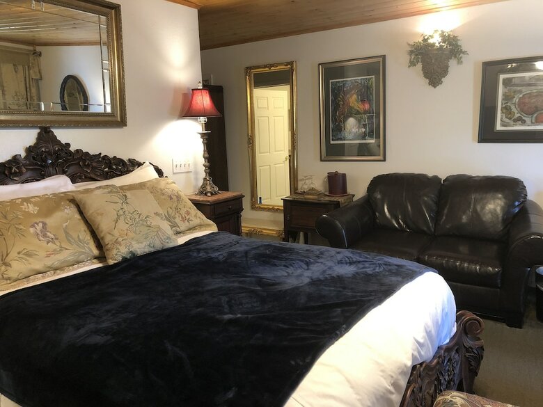 Bed & Breakfast Echo Canyon Spa Resort