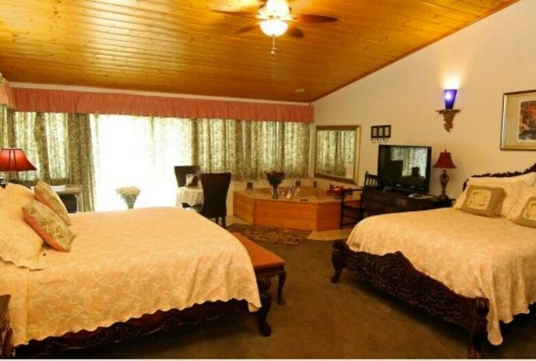 Bed & Breakfast Echo Canyon Spa Resort