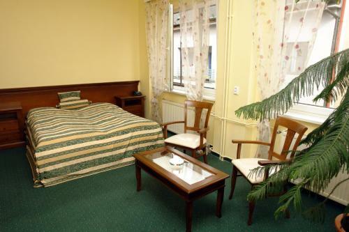 Hotel B�l� R??e